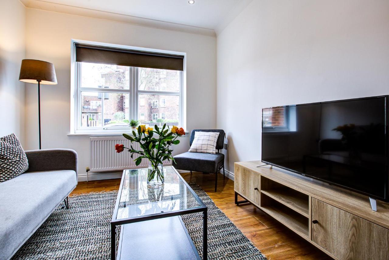 Stylish Two Bedroom Apartment With Free Parking! Romford Exteriör bild